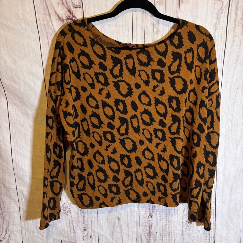 Isle by Melis Kozan Leopard Print Long Sleeve Sweater Knit Top Medium